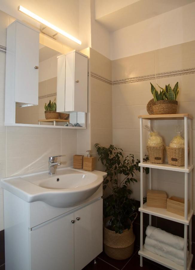 The Bluehouse - Spacious Top Floor Flat With Parking, By Mon Repos Beach Corfu  Экстерьер фото