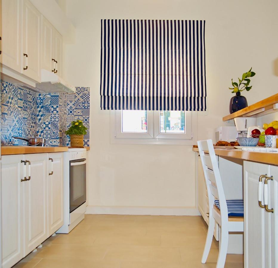 The Bluehouse - Spacious Top Floor Flat With Parking, By Mon Repos Beach Corfu  Экстерьер фото