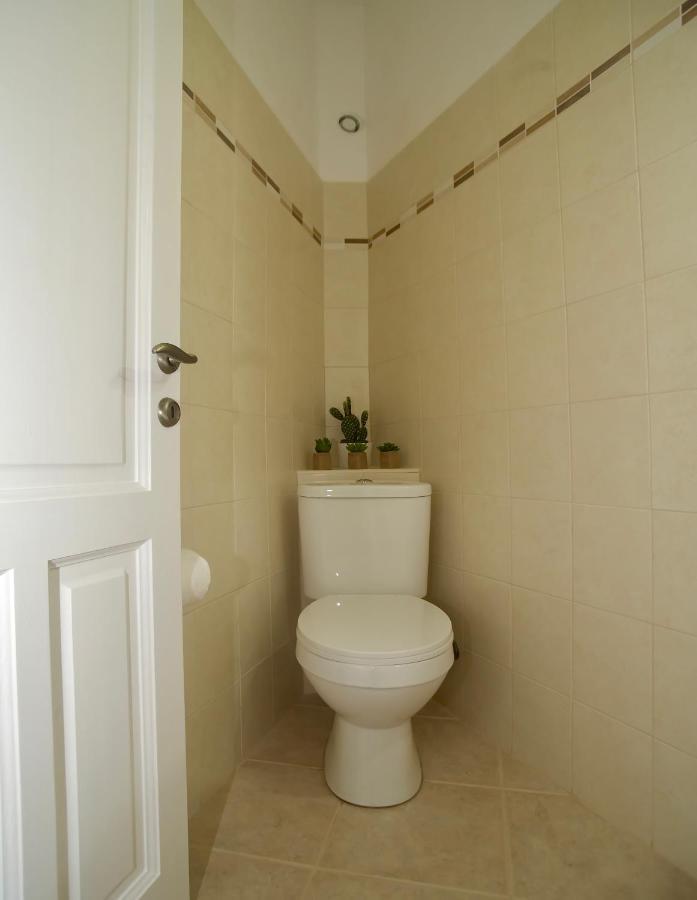 The Bluehouse - Spacious Top Floor Flat With Parking, By Mon Repos Beach Corfu  Экстерьер фото
