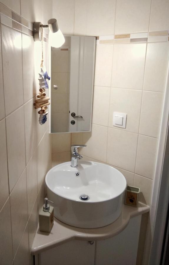 The Bluehouse - Spacious Top Floor Flat With Parking, By Mon Repos Beach Corfu  Экстерьер фото